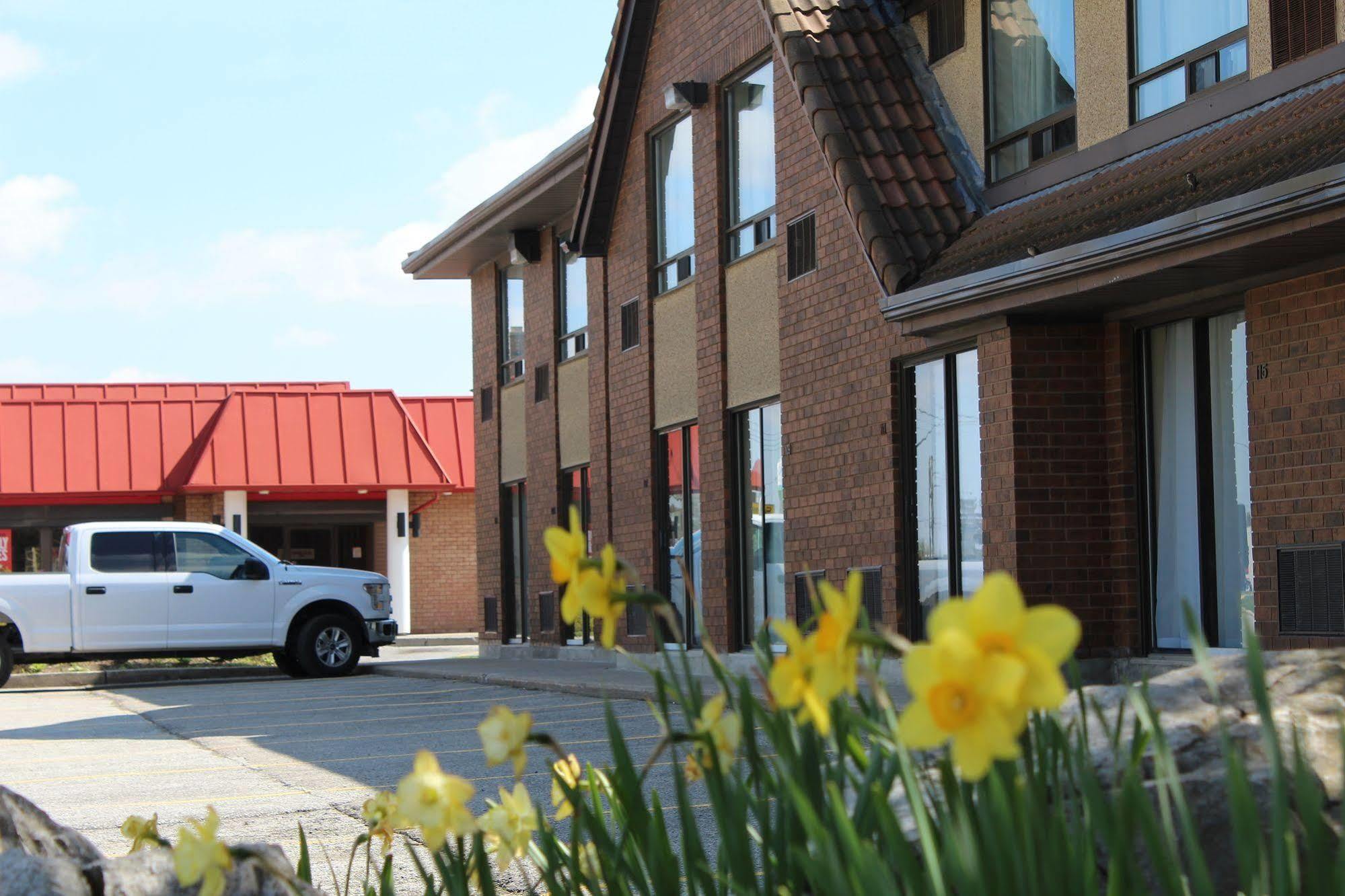 Comfort Inn Chatham-Kent Exteriör bild